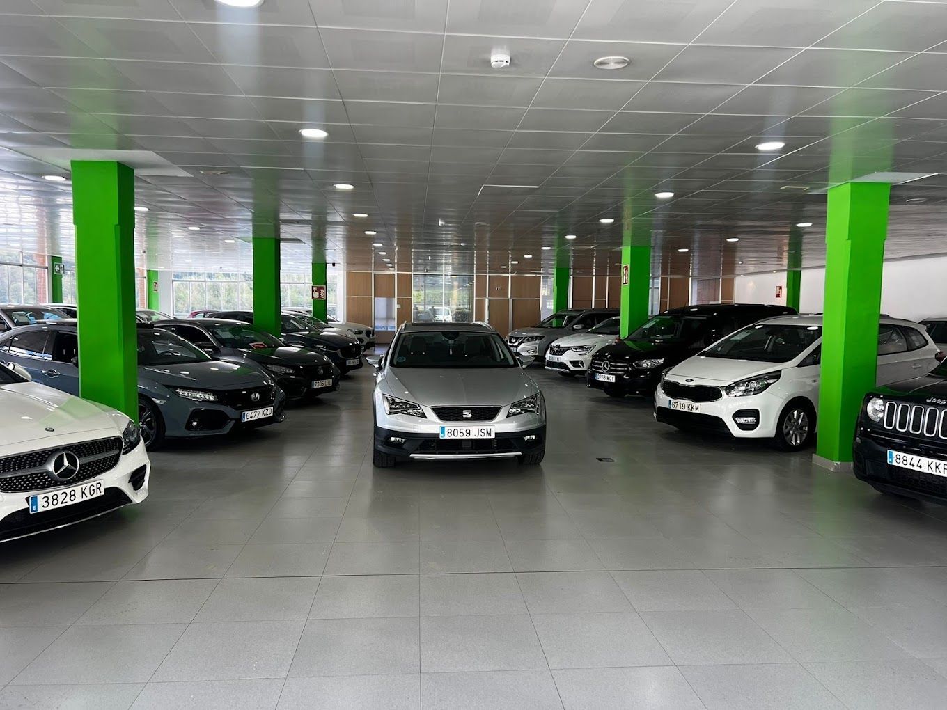 Exposición de coches de segunda mano en Safety Car Elgoibar