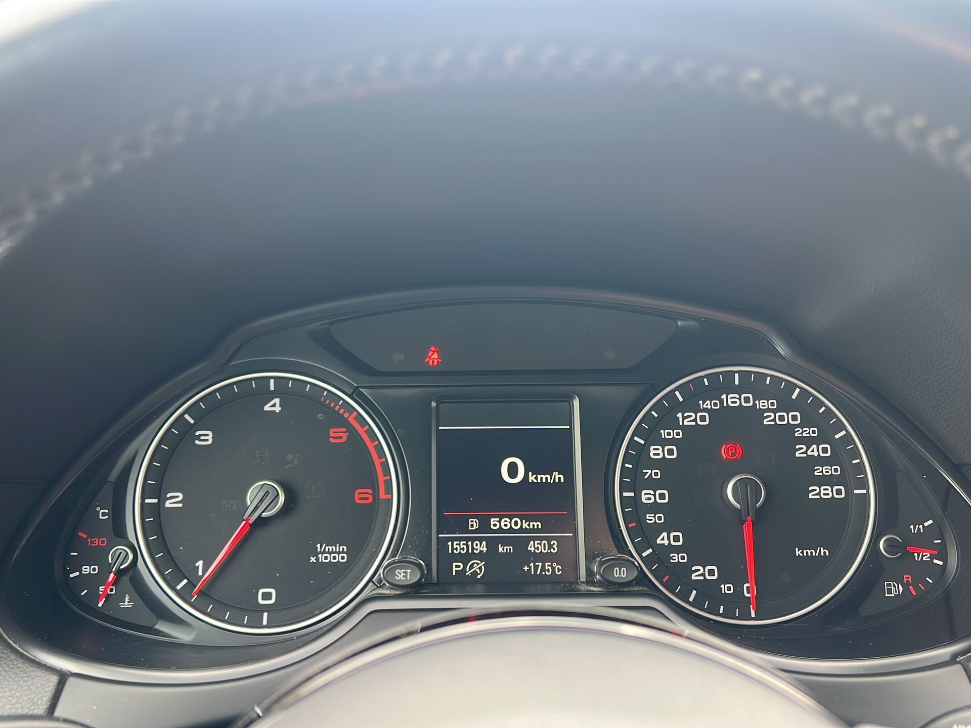 136557937-8